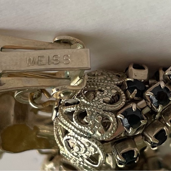 Vintage Weiss Clip Earrings - Black Stones in Gold Setting - Signed - Picture 5 of 5